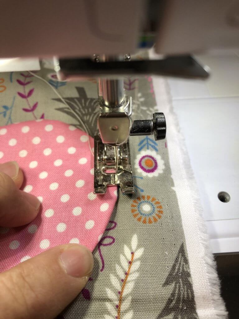 Hand Applique vs. Machine - Bungalow Quilting & Yarn